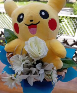 Plüss Pikachu figurával